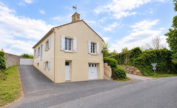 Maison sur sous-sol proche commerces et commodités Toutes les caractéristiques