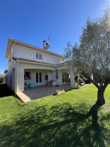 VILLA AVEC GRAND JARDIN SAINT-SIMON