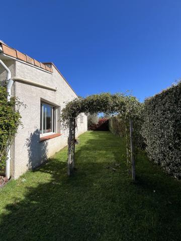 VILLA AVEC GRAND JARDIN SAINT-SIMON