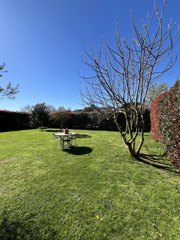 VILLA AVEC GRAND JARDIN SAINT-SIMON