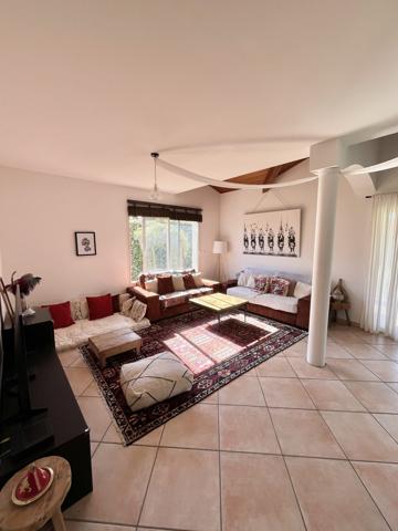 VILLA AVEC GRAND JARDIN SAINT-SIMON