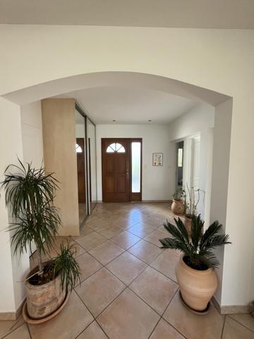 VILLA AVEC GRAND JARDIN SAINT-SIMON