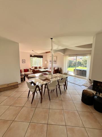 VILLA AVEC GRAND JARDIN SAINT-SIMON