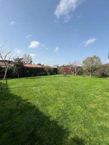 VILLA AVEC GRAND JARDIN SAINT-SIMON