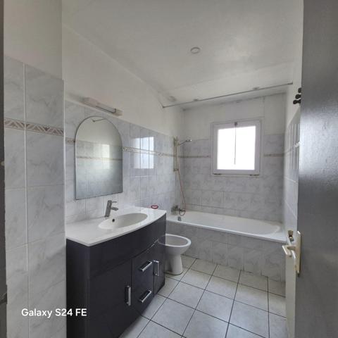 BOUJAN SUR LIBRON - APPARTEMENT T3 - 65 M² - PARKING