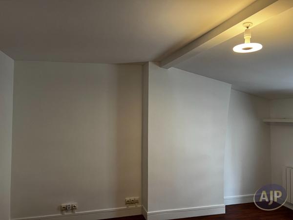 Location appartement Paris 15eme : 890 € - AJP Immobilier Paris 15 - Agence Pernet