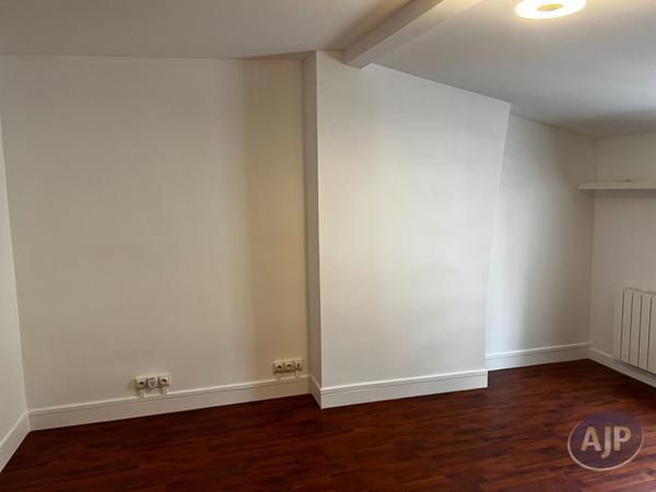 Location appartement Paris 15eme : 890 € - AJP Immobilier Paris 15 - Agence Pernet