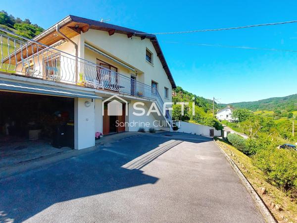 Magnifique vue imprenable sur les roches et la vallée