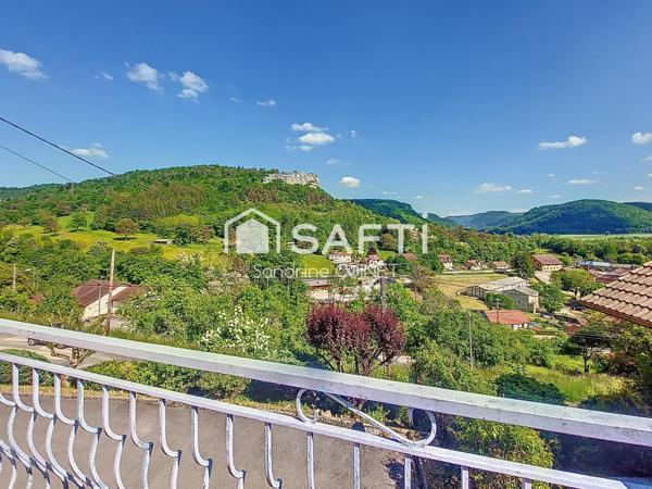 Magnifique vue imprenable sur les roches et la vallée