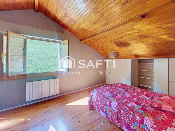 Magnifique vue imprenable sur les roches et la vallée