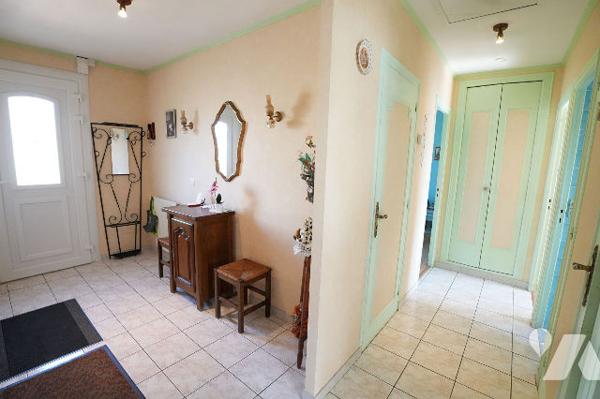 Maison 2 chambres avec balcon, garage et sous sol complet