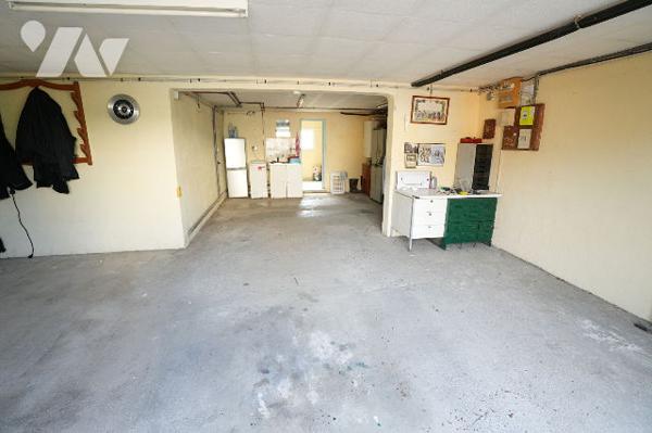 Maison 2 chambres avec balcon, garage et sous sol complet