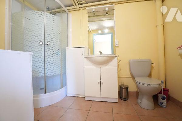 Maison 2 chambres avec balcon, garage et sous sol complet