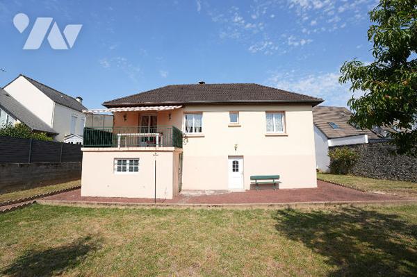 Maison 2 chambres avec balcon, garage et sous sol complet