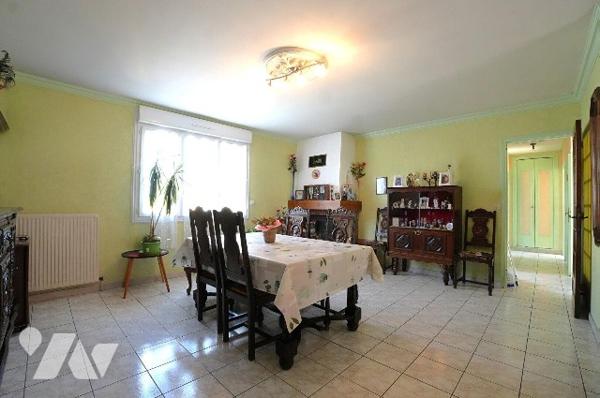 Maison 2 chambres avec balcon, garage et sous sol complet