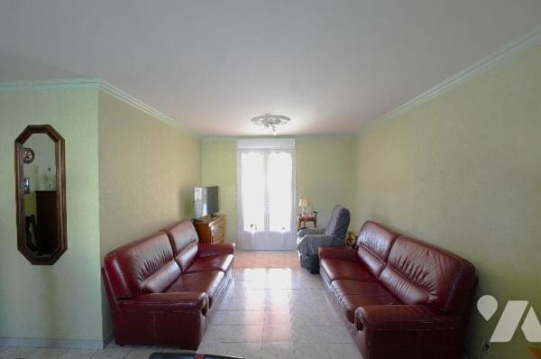 Maison 2 chambres avec balcon, garage et sous sol complet