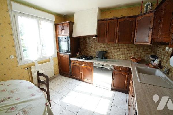 Maison 2 chambres avec balcon, garage et sous sol complet