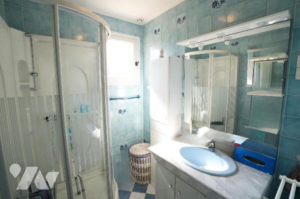 Maison 2 chambres avec balcon, garage et sous sol complet