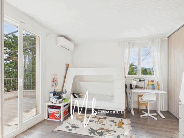 OLLIOULES AUX PORTES DE SANARY – MAISON RÉNOVÉE AVEC PISCINE – 3 CHAMBRES – 642 000 € FAI