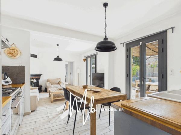 OLLIOULES AUX PORTES DE SANARY – MAISON RÉNOVÉE AVEC PISCINE – 3 CHAMBRES – 642 000 € FAI