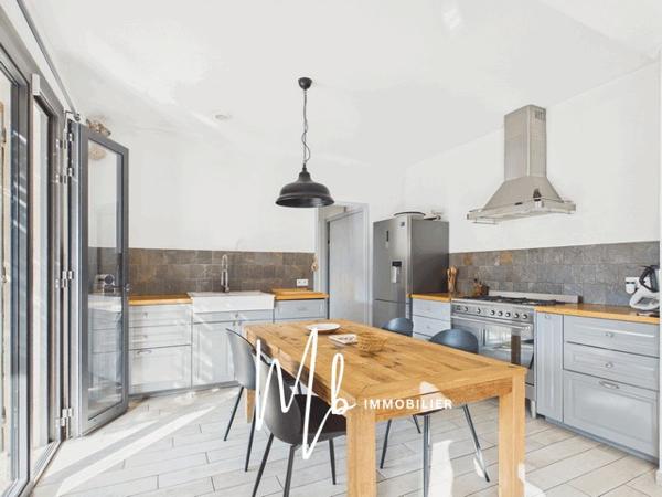 OLLIOULES AUX PORTES DE SANARY – MAISON RÉNOVÉE AVEC PISCINE – 3 CHAMBRES – 642 000 € FAI