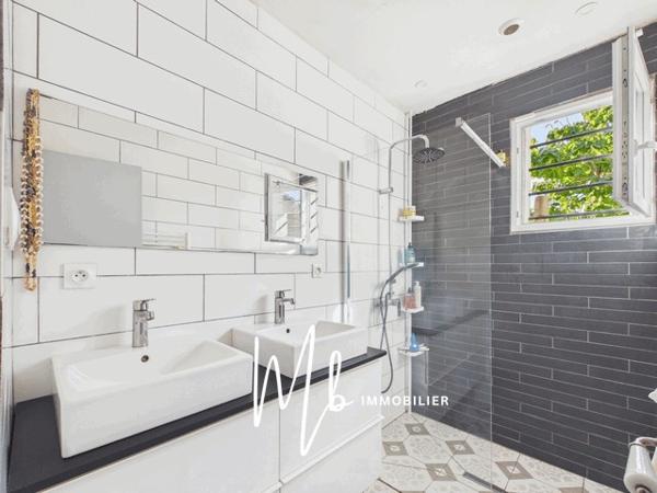 OLLIOULES AUX PORTES DE SANARY – MAISON RÉNOVÉE AVEC PISCINE – 3 CHAMBRES – 642 000 € FAI