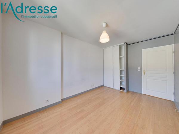 Appartement Emerainville 3 pièces+ 2 places de parking + 1 cave