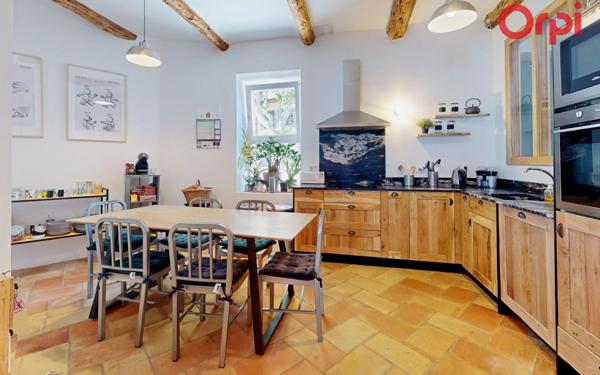 Maison à vendre    6 pièces •  Mallemort