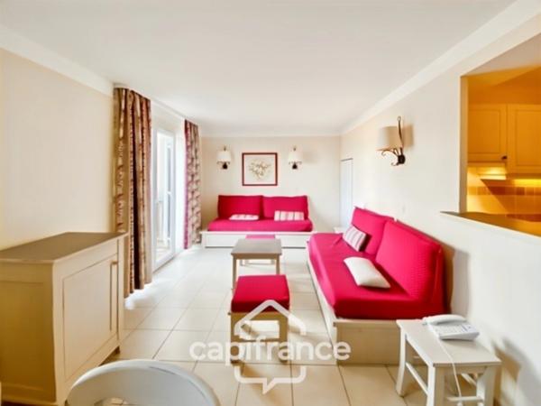 DOMAINE DE PONT ROYAL, BASTIDON climatisé et  meublé , 3 vraies chambres de  62 m2 avec vue dégagée,  piscine Résidentielle, emplacement  pour le véhicule