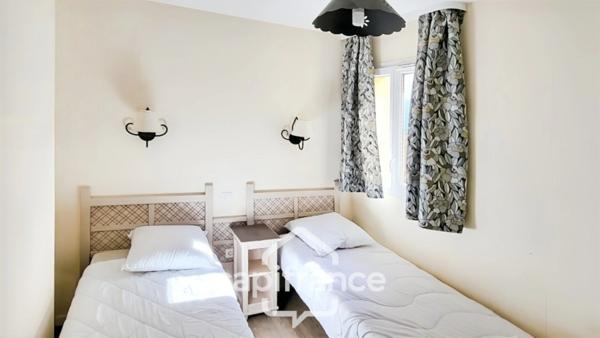 DOMAINE DE PONT ROYAL, BASTIDON climatisé et  meublé , 3 vraies chambres de  62 m2 avec vue dégagée,  piscine Résidentielle, emplacement  pour le véhicule