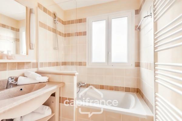 DOMAINE DE PONT ROYAL, BASTIDON climatisé et  meublé , 3 vraies chambres de  62 m2 avec vue dégagée,  piscine Résidentielle, emplacement  pour le véhicule