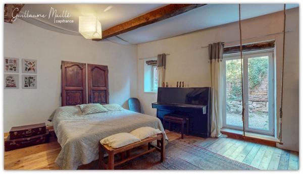 Maison de village 132m² avec 5 pièces terrasse et cour à Roujan (34)