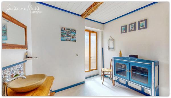 Maison de village 132m² avec 5 pièces terrasse et cour à Roujan (34)