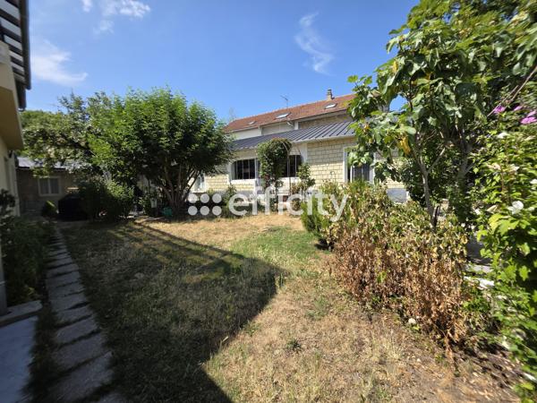Maison
         6 pièces
        - 175 m² Exclusivité 825 000 € *