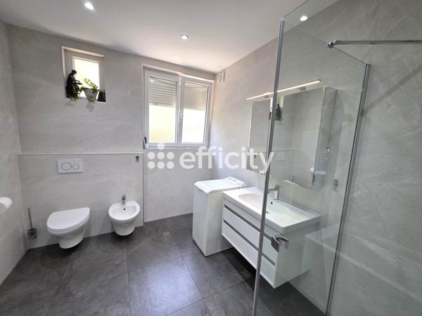 Maison
         6 pièces
        - 175 m² Exclusivité 825 000 € *