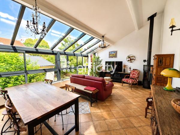 Maison
         6 pièces
        - 175 m² Exclusivité 825 000 € *