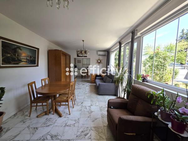 Maison
         6 pièces
        - 175 m² Exclusivité 825 000 € *