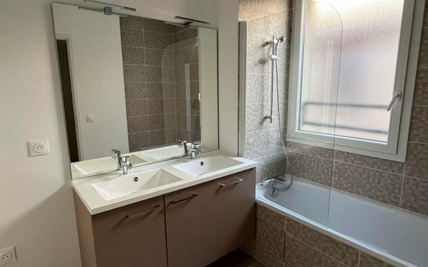 Appartement à louer    3 pièces • 73,10 m2 Aytré