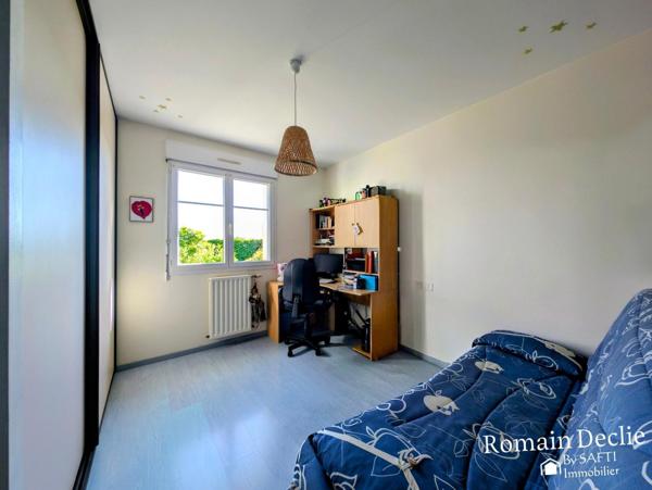 Pavillon de plain pied - 100m² - 3 chambres, grand terrain arboré et double garage