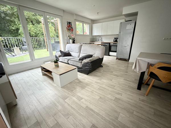 Appartement Poissy 4 pièce(s) 74 m2 280 000 € **  - Référence  9064