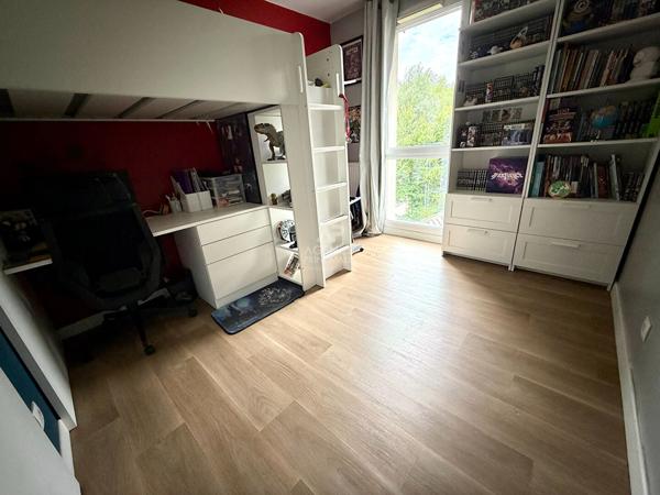 Appartement Poissy 4 pièce(s) 74 m2 280 000 € **  - Référence  9064