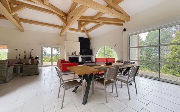 Maison à vendre    4 pièces • 192,80 m2 Mougins