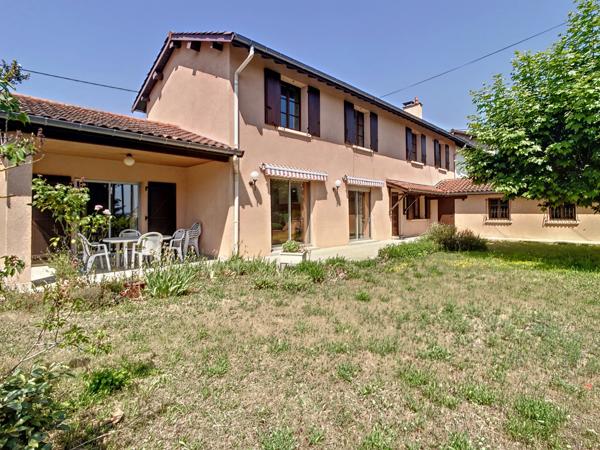 Reyrieux (01600) Ferme entretenue 3 chambres poss 4 Terrain 749 m² Garage Double