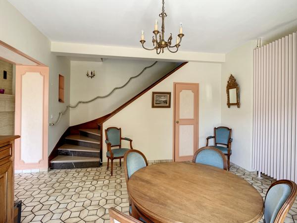 Reyrieux (01600) Ferme entretenue 3 chambres poss 4 Terrain 749 m² Garage Double