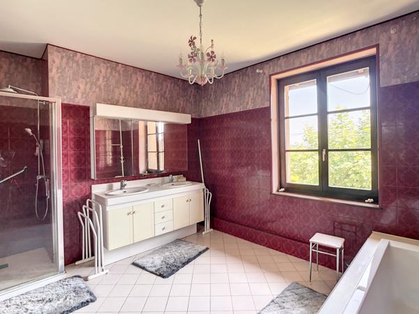 Reyrieux (01600) Ferme entretenue 3 chambres poss 4 Terrain 749 m² Garage Double