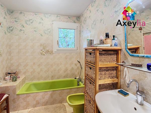 Riorges (42153) A VENDRE- RIORGES - MAISON 5 CHAMBRES SUR TERRAIN DE 700 M2