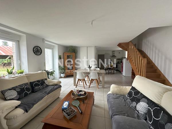 Ensemble de deux maisons à vendre avec hangar à NAIZIN entre Pontivy et Josselin- environ 5 000 M2 de terrain