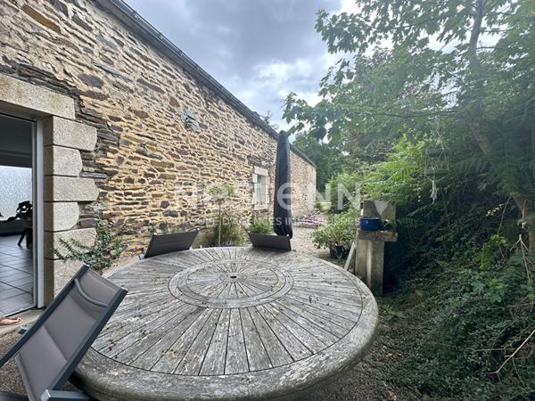 Ensemble de deux maisons à vendre avec hangar à NAIZIN entre Pontivy et Josselin- environ 5 000 M2 de terrain