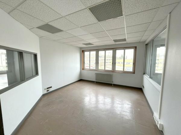 BUREAUX à LOUER de 300 m²