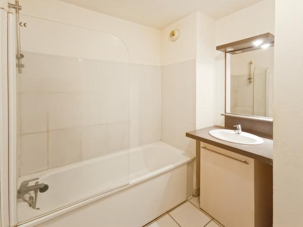 Appartement
         3 pièces
        - 64 m² 130 000 € *
